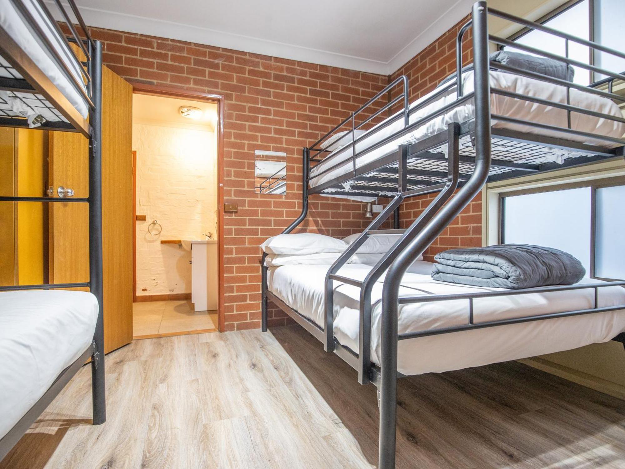 Nrma Bright Holiday Park Стая снимка